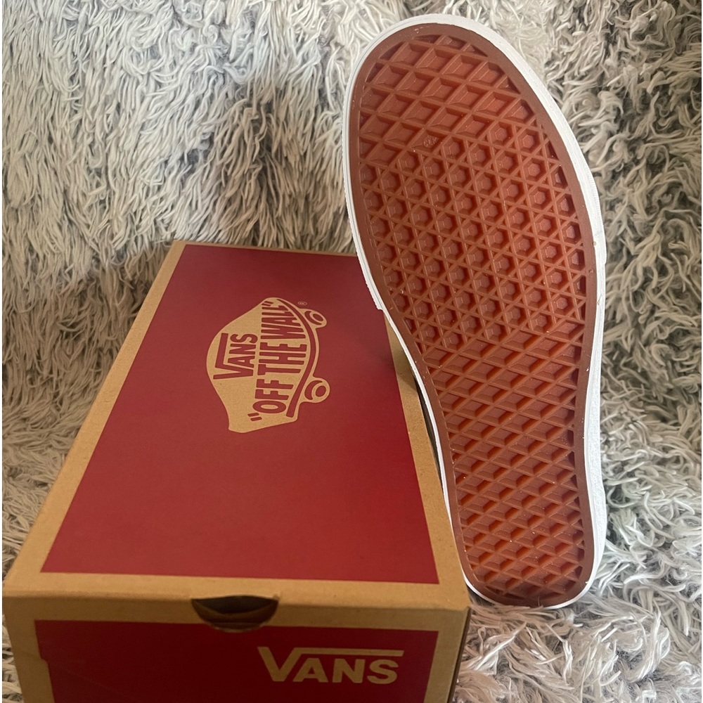 Vans Era Green Ash/True White
Women’s Size: 9
New with tags - Picture 3 of 4